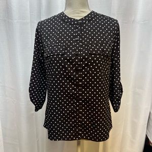 Ladies black blouse with white polka dots. Notations petite. Size M